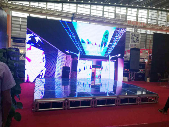  2016深圳国际光博会星空游戏展位现场